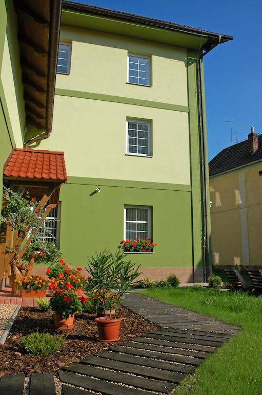 Pension Marathon Врхлаби Экстерьер фото